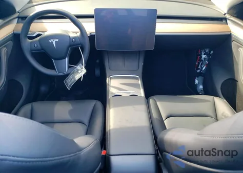 2025 Tesla Model Y z USA, uszkodzony, nr VIN 7SAYGDEE0SA367575